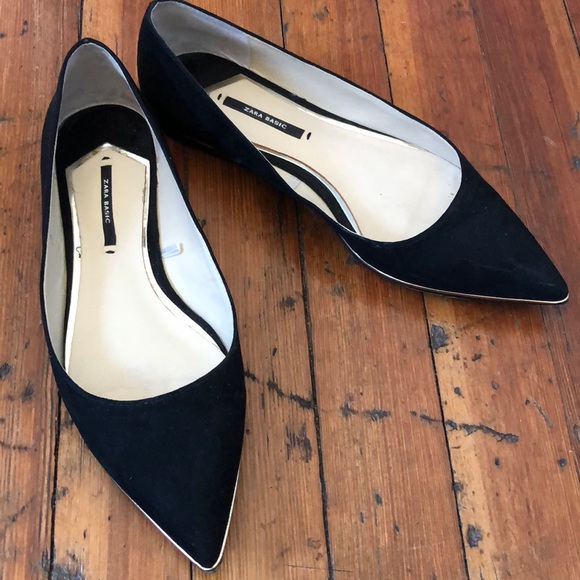 Zara Shoes - Zara Basic black and gold ballet flats!